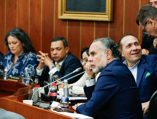 El ministro del Interior, Armando Benedetti, en la discusión de la reforma laboral.
