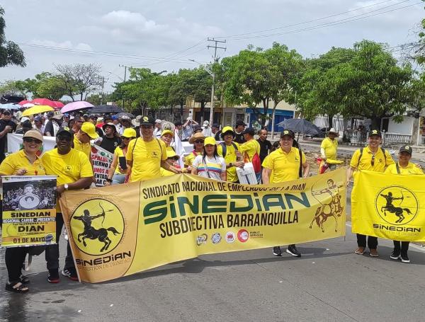 Protesta trabajadores de la Dian en Barranquilla.