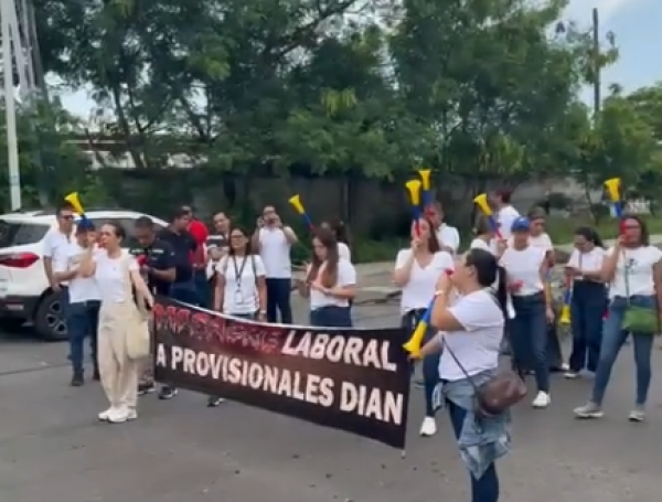 Protesta trabajadores de la Dian en Barranquilla.