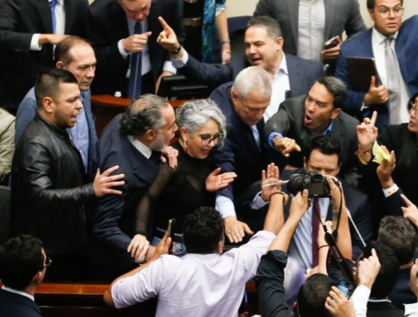 El 14 de mayo la plenaria del Senado hundió la consulta popular.
