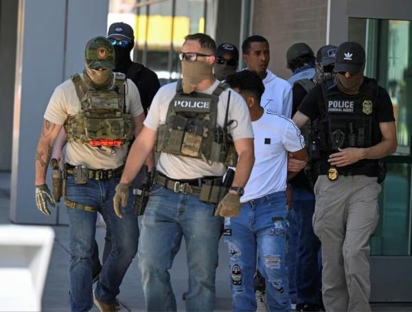 Cómo ICE detiene a migrantes de esta forma