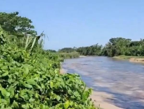 Así está el río tras la ruptura del tubo.