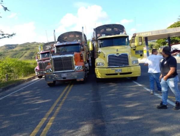 Anuncian paro camionero.