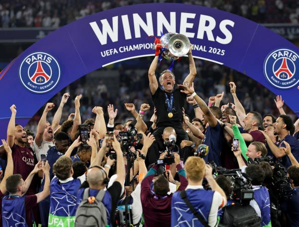 Por las celebraciones de la victoria del club PSG se registraron dos muertes y 200 heridos en Francia