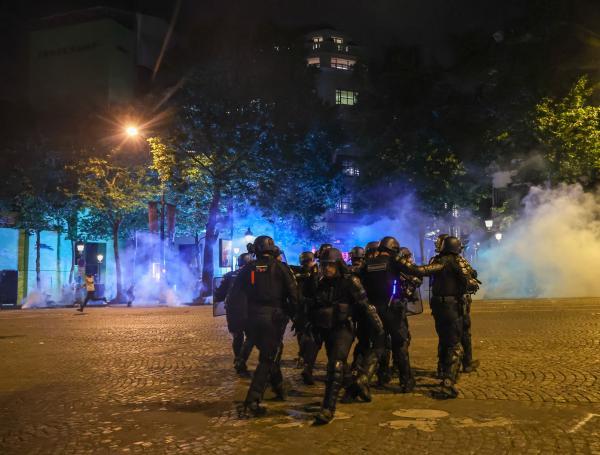 Por las celebraciones de la victoria del club PSG se registraron dos muertes y 200 heridos en Francia