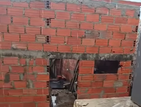 Vendaval deja varias viviendas destechadas en Barranquilla.