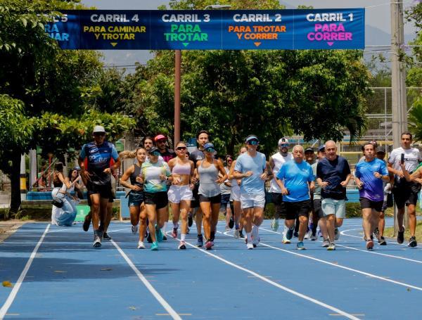 Evento de entrega de la pista de trote de la Unidad Deportiva de Belén.