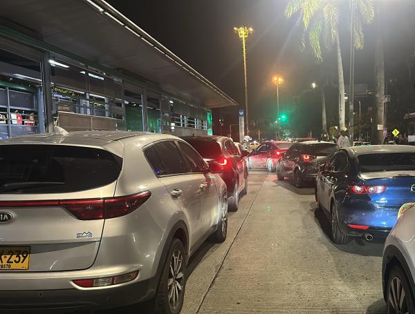 Esta es la zona donde estaban los infractores mal estacionados por ser el carril para el MIO.