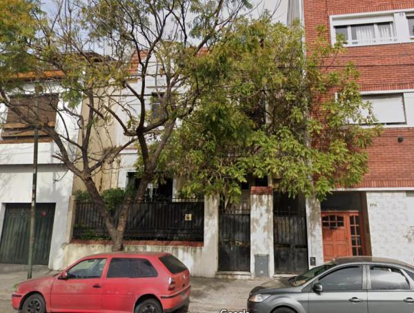 Así lucía la casa antes de ser derrumbada.