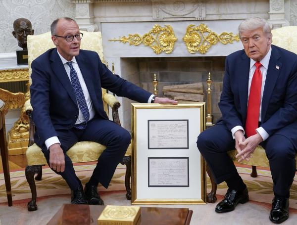 DONALD TRUMP