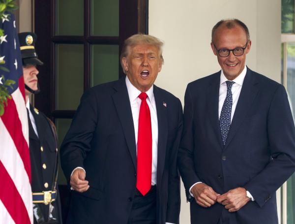 DONALD TRUMP