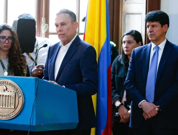 El presidente del Senado, Efraín Cepeda, durante la misa por la salud de Miguel Uribe