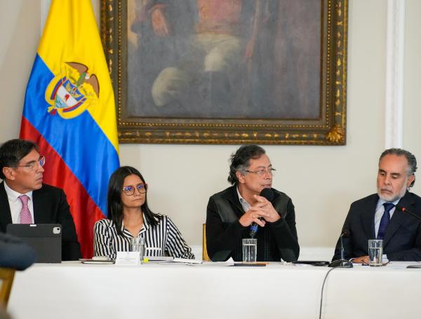 El presidente Gustavo Petro en la comisión de seguimiento electoral.