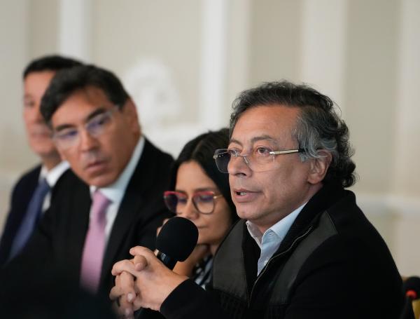 El presidente Gustavo Petro en la comisión de seguimiento electoral.