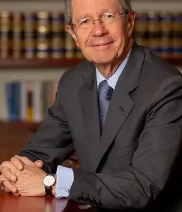 Juan Carlos Esguerra, exministro de Justicia, de Defensa y exconstituyente.
