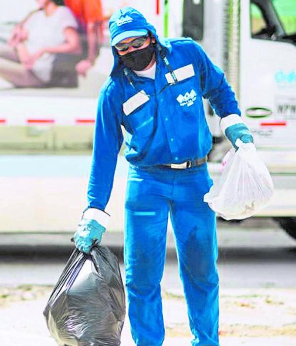El personal de aseo se Triple A recorre todas las localidades de Barranquilla sin interrupciones a lo largo del año.