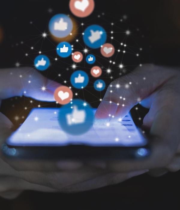 La interacción con amigos e influencers que participan en estas actividades podría incentivar la imitación de estas conductas.