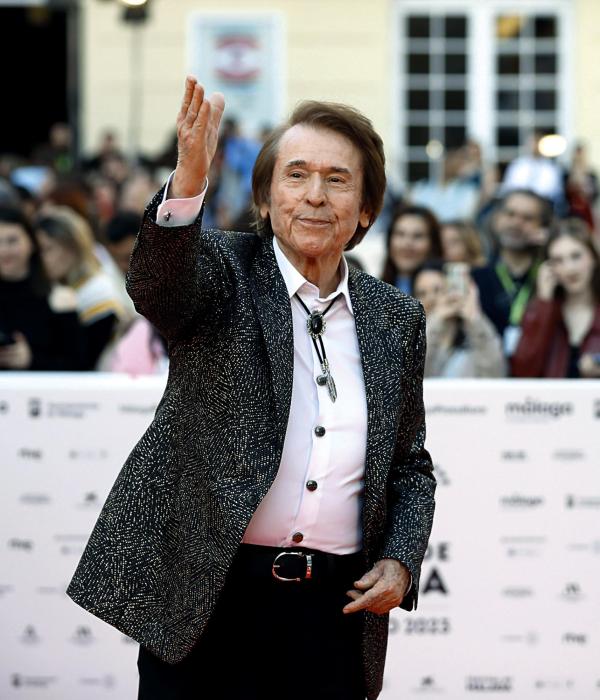 El cantante español Raphael, leyenda viva de la canción.