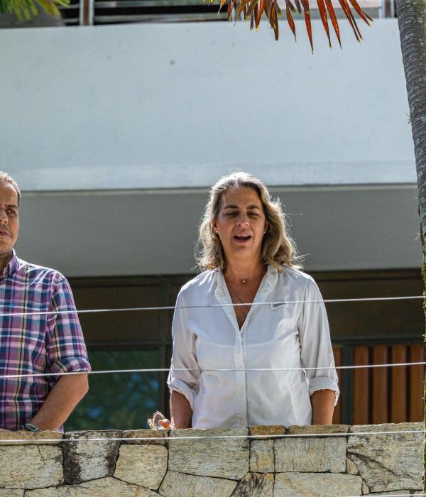 Claudia Macero (izq.), Pedro Uchurrurtu (c) y Magalli Meda, asilados en la residencia del embajador de Argentina, en Caracas (Venezuela).