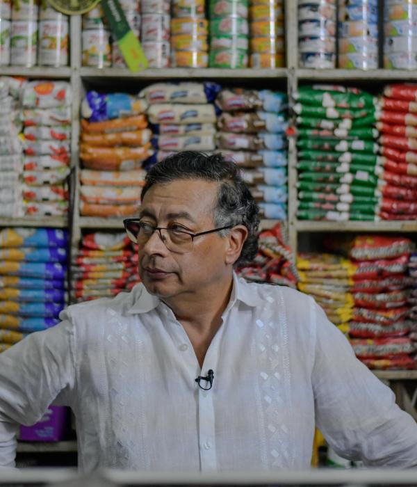 Presidente Gustavo Petro en una tienda de Pescaito, Santa Marta