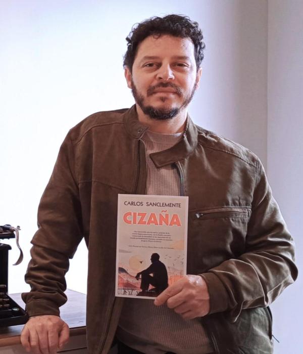 El escritor colombiano Carlos Sanclemente, radicado en España y autor de la novela Cizaña