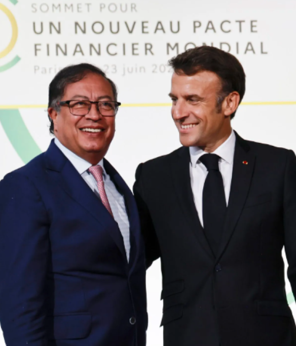 Gustavo Petro con el presidente de Francia, Emmanuel Macron, en su visita a Francia en junio de 2023.