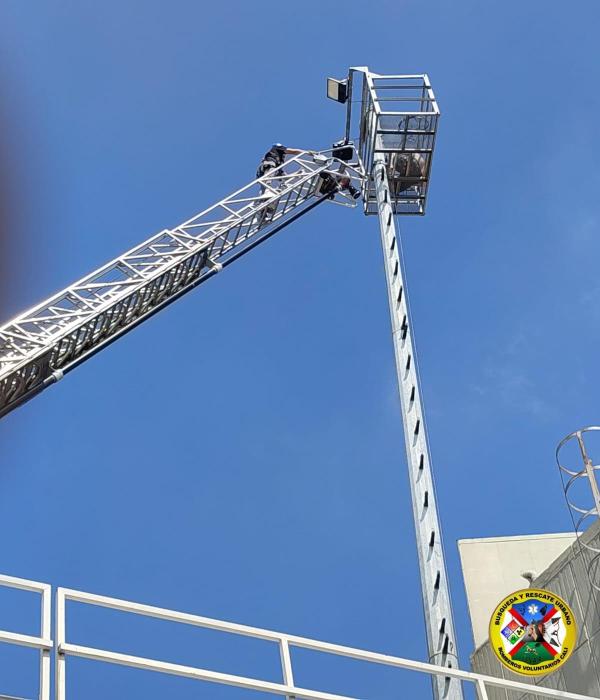 Bomberos atienden emergencia.