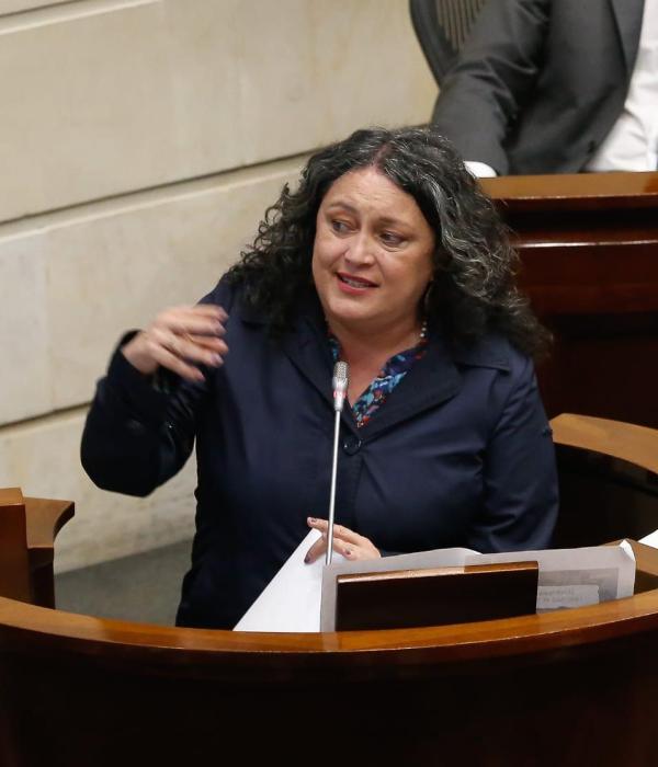 La senadora Angélica Lozano durante su intervención.