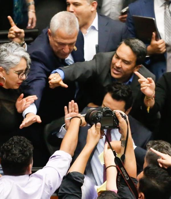 Se hunde la consulta popular y revive la reforma laboral en una enardecida sesión en el Congreso