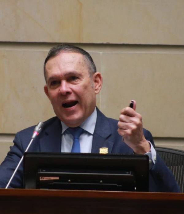 El presidente del Senado, Efraín Cepeda, defendió la decisión de hundir la consulta popular.
