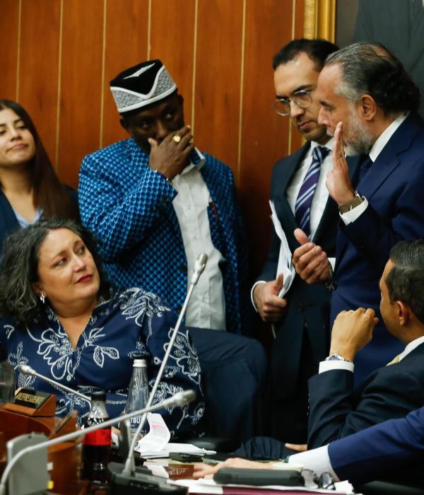Angélica Lozano y Armando Benedetti en el debate de la reforma laboral en Senado