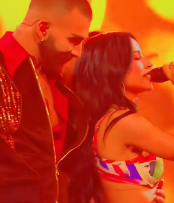 Manuel Turizo abraza a Becky G en su presentación en los  American Music Awards