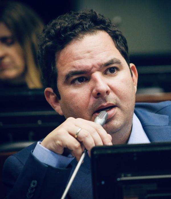 Senador, Carlos Meisel.