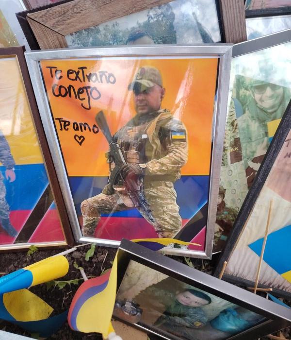 El soldado colombiano Robinson Sánchez Torres, con el uniforme en Kiev, capital de Ucrania.