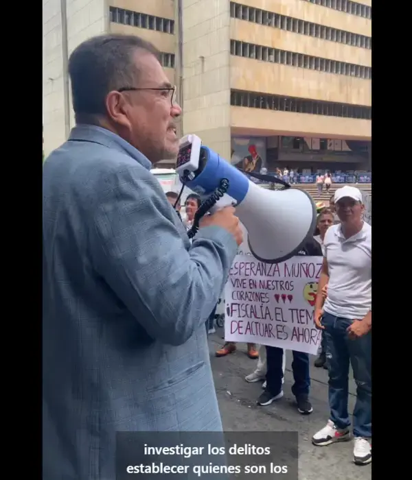 Plantón, este 19 de agosto frente a la Fiscalía en el centro de Cali.