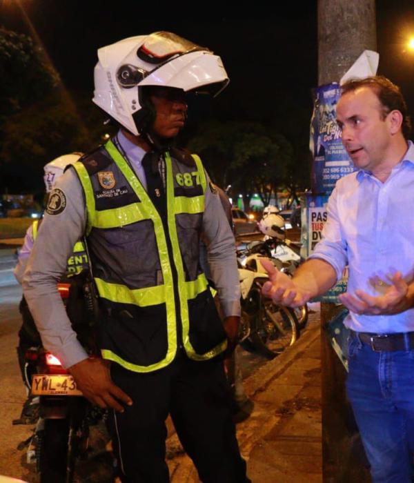 Alcalde de Cali, Alejandro Eder, en el oriente, cuando el 13 de enero hubo otra asonada por un puesto de control.