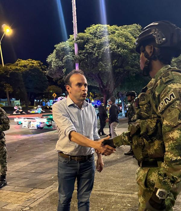 Alcalde de Cali, Alejandro Eder, cuando el 13 de enero hubo otra asonada por un puesto de control.