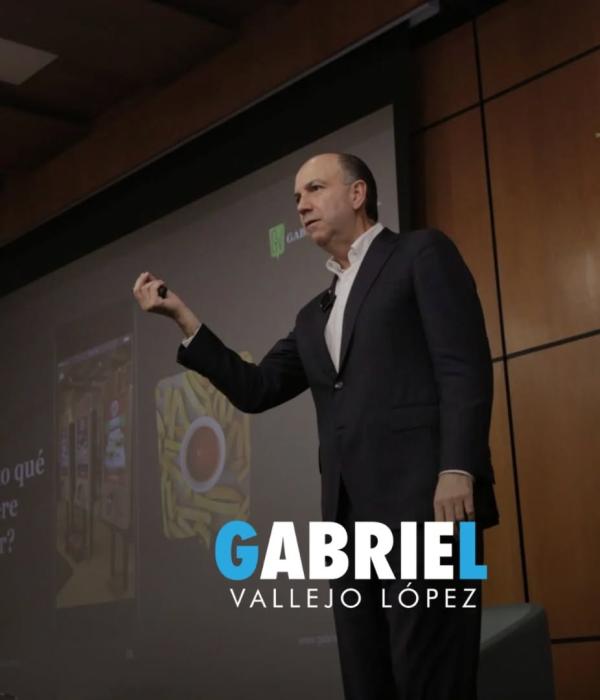 Gabriel Vallejo es conferencista y experto en servicio