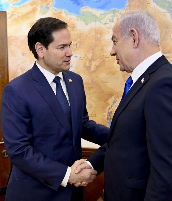 El secretario de Estado de Estados Unidos, Marco Rubio (i), druante la reunión mantenida con el primer ministro de Israel, Bejamín Netanyahu.