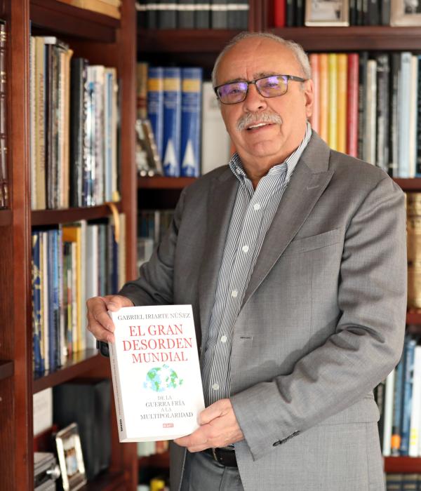 Escritor y analista internacional Gabriel Iriarte Núñez, autor del libro El gran desorden mundial.