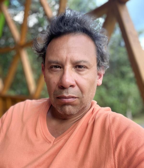 El cineasta y escritor bogotano Harold Trompetero presenta su nuevo libro,Lactar, en la FILBo 2025.