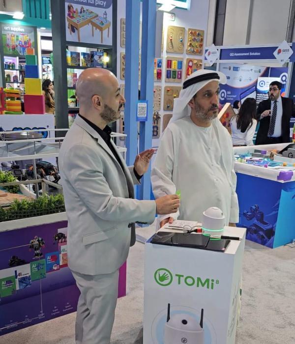 TOMi desarrolla software y hardware para la educación y ha llegado a personas en más 30 países.