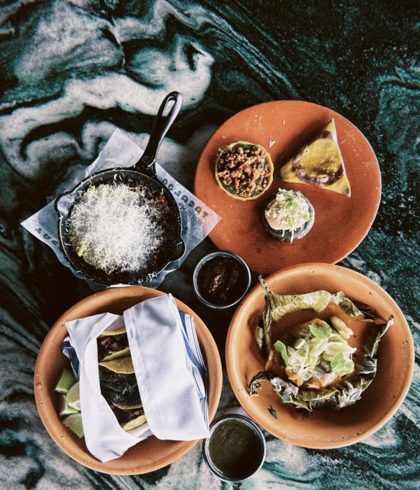 En esta imagen se revelan platos de diversos rincones y sabores de México que ofrece el restaurante.