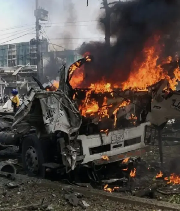 Este fue el camión de transporte de carga que detonó en el atentado.