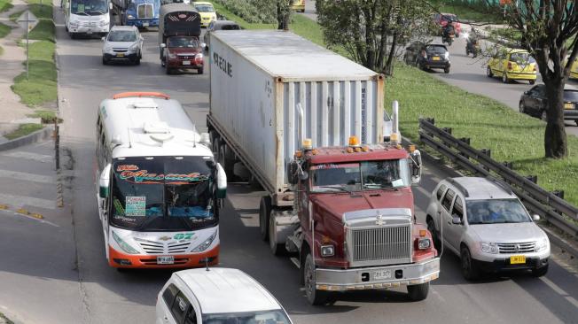 Según Secretaría de Movilidad, los vehículos de carga producen el 43 % de las emisiones de material particulado al aire capitalino.