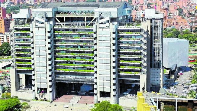 La renuncia de la anterior junta directiva desató una polémica entre el empresariado y el alcalde de Medellín.