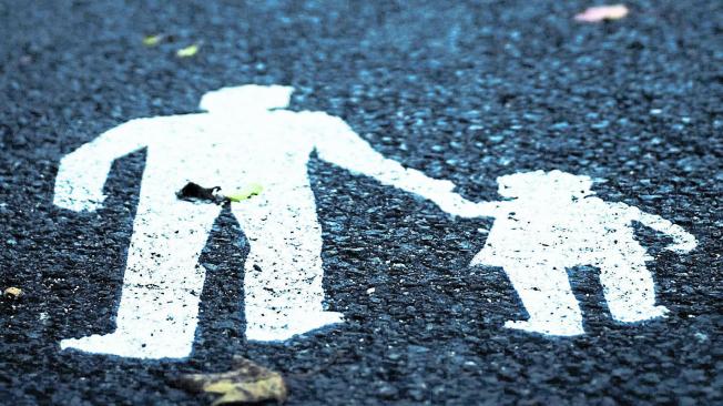  las familias entregan a sus hijas para que sean ‘mantenidas’ por un hombre.