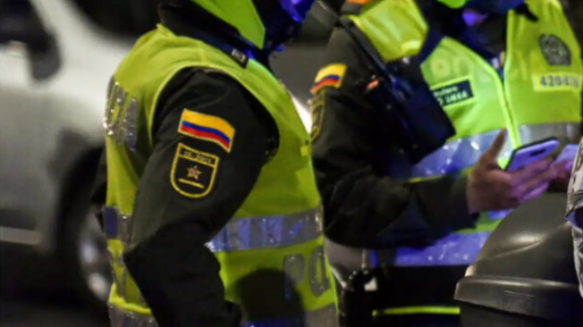 Los uniformados realizaban el proceso de rutina de mantenimiento y limpieza de sus armas de dotación.
