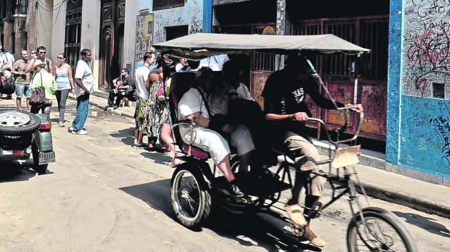 El bolero hizo carrera en bares y clubes famosos como La bodeguita del medio o Dos Gardenias.