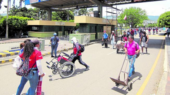 En los pasos fronterizos, como este del puente Simón Bolívar (Cúcuta), hay optimismo por el anunciado restablecimiento de las relaciones con Venezuela.